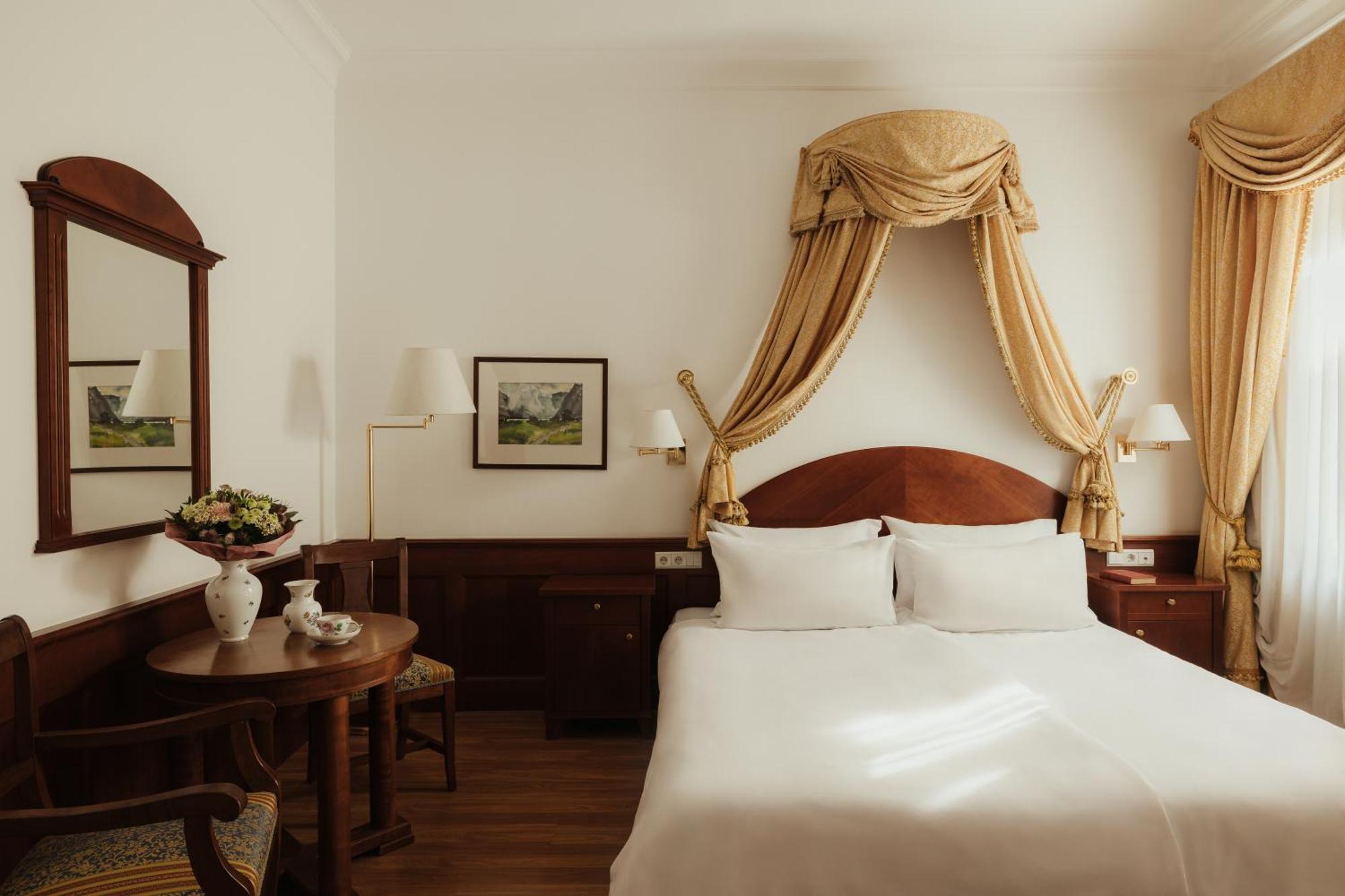 Corso Am Graben Hotell Bruneck Exteriör bild