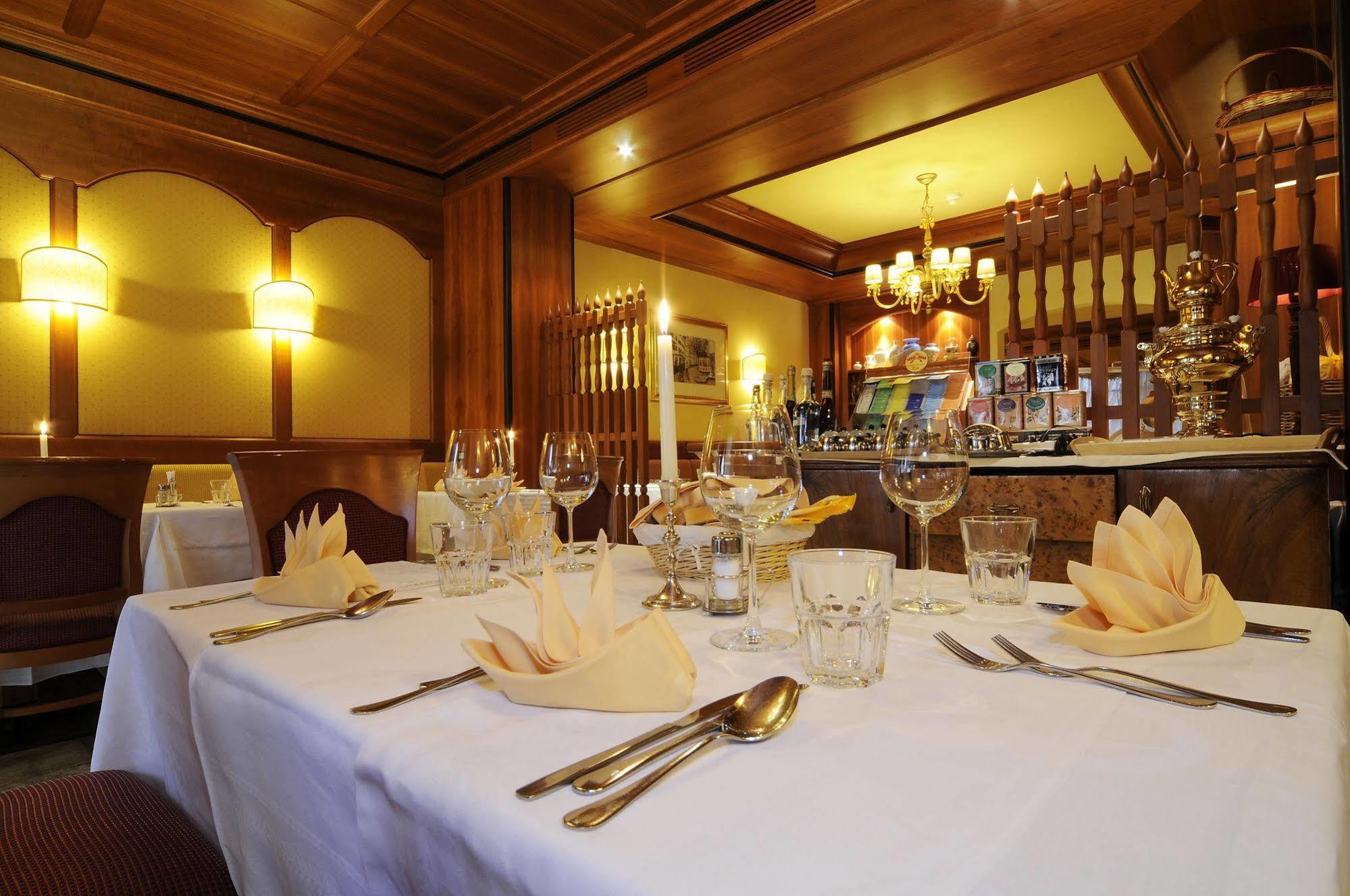 Corso Am Graben Hotell Bruneck Exteriör bild