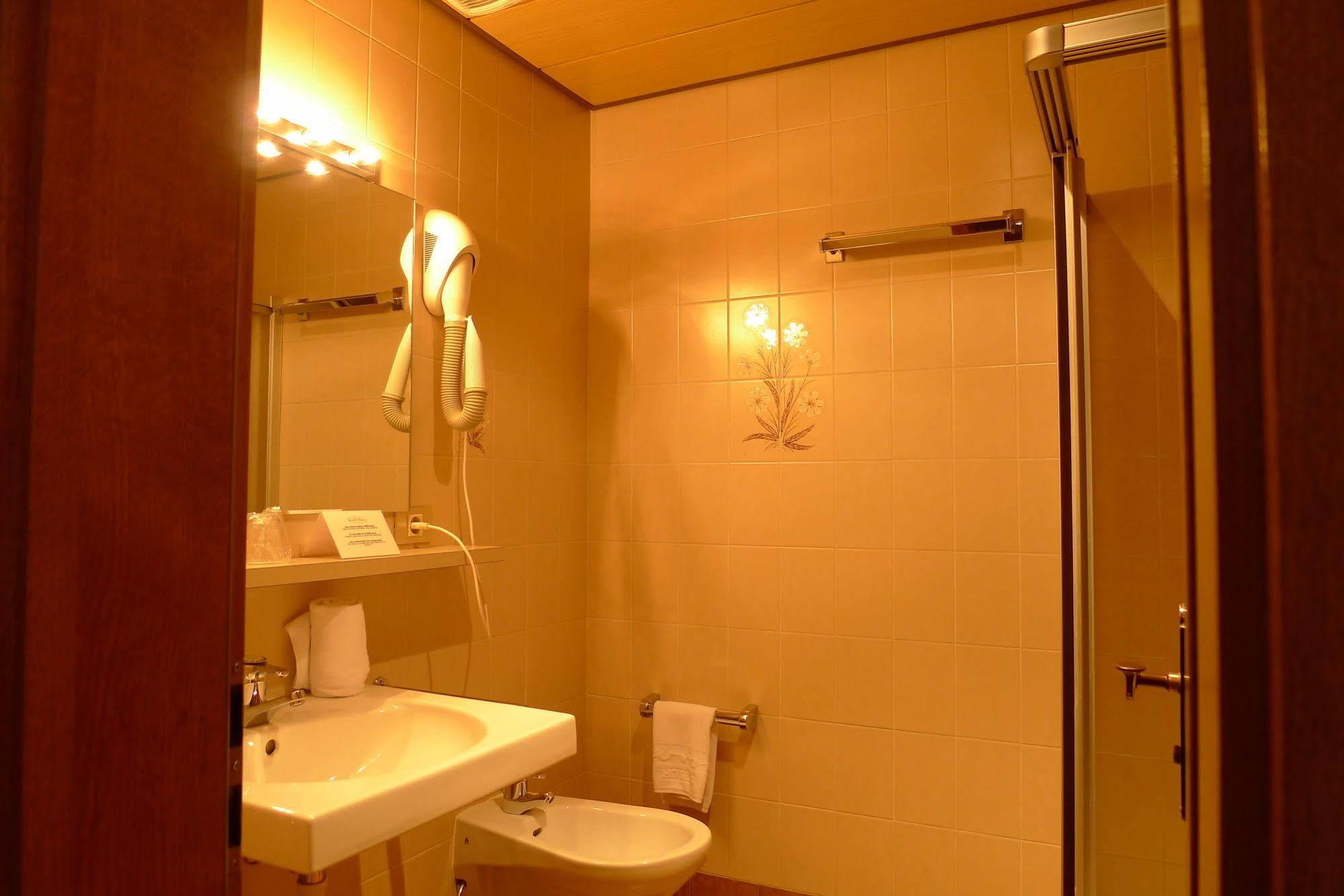Corso Am Graben Hotell Bruneck Exteriör bild
